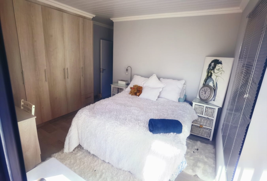  Bedroom Property for Sale in Fraaiuitsig Western Cape